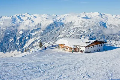 Лыжный сезон в Европе: ограничения в Австрии, раздолье в Болгарии | Euronews