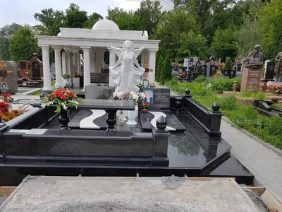 Надгробный памятник черного цвета на могилу двоих - Вечная память