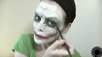 🤡 Красивая девушка-клоун, грим …» — создано в Шедевруме