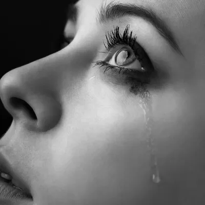 Грустные картинки девушек слезами