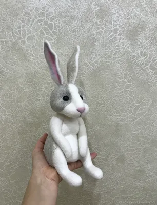 Коричневый кролик персонаж грустный белый фон | Премиум Фото