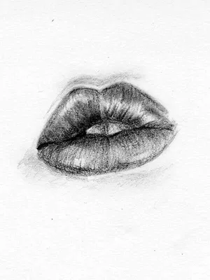 Рисунок губ угольным карандашом