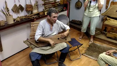 Гусли - струнный, русский народный музыкальный инструмент - фото, слушать