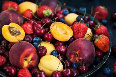 Все ягоды смешивания в рынке России Стоковое Фото - изображение  насчитывающей взорвать, сочно: 143134098