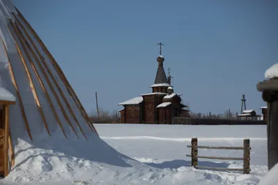 На острове Беннетта построен якутский балаган и установлено сэргэ