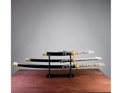 Японские антикварные мечи, ножи и кинжалы Aoyama Do. Японское историческое  антикварное оружие и снаряжение.