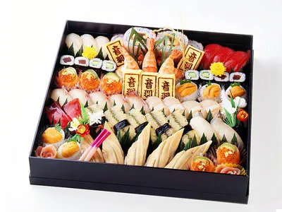 Японские суши и Rolls стоковое фото. изображение насчитывающей померанцово  - 35127370