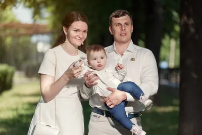 Семейная фотосессия на природе с детьми в Москве — Фотосъемка семьи в парке  или лесу — Съемка на природе