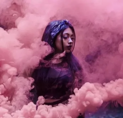 Цветной дым | Цветной дым, Фотосессия, Фиолетовые фоны
