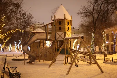 картинки : зима, ночь, город, вечер, парк, рождественские украшения,  детская площадка, Деревянная посторойка, Человеческое поселение 5616x3744 -  - 596322 - красивые картинки - PxHere