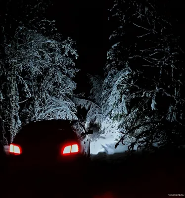 Красивая В Городе Зимой Вечером И Ночью Когда Много Белого Снега — стоковые  фотографии и другие картинки Автомобиль - iStock