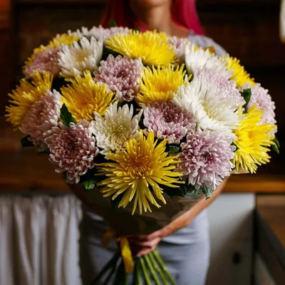51 белая игольчатая хризантема в букете за 29 690 руб. | Бесплатная  доставка цветов по Москве