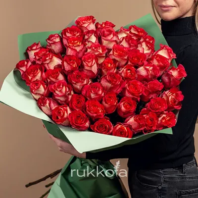 Розы Игуана купить по цене 4850.00 руб. с доставкой по Туле –  интернет-магазин «Расцветочка»