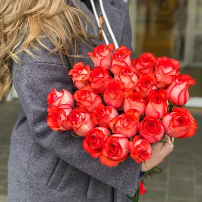 Розы Игуана (Эквадор) 60 см купить по цене 4650.00 руб. с доставкой по Туле  – интернет-магазин «Расцветочка»
