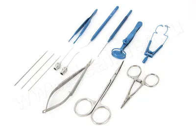 Хирургические инструменты аранжированные на таблице в операционной Стоковое  Фото - изображение насчитывающей хирургическо, щипчики: 152085836