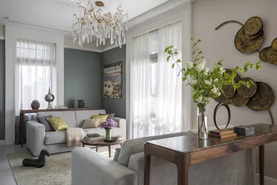 Белая гостиная: фото интерьеров с белой, синей мебелью и светлыми шторами