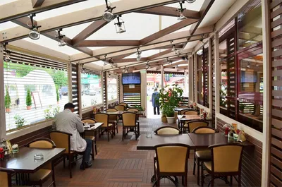 веранда летнего кафе | Летнее кафе, Кафе, Ресторан на открытом воздухе