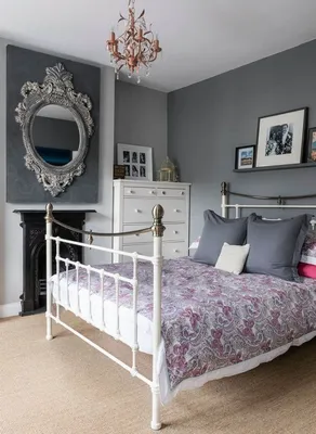100 лучших идей дизайна: кованные кровати фото | Grey bedroom design, Grey  bedroom decor, White metal bed
