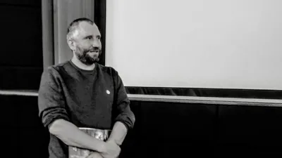 Юрий Быков в фото формате: скачайте его портреты для вдохновения