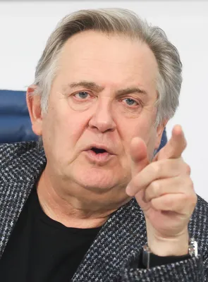 Юрий Стоянов среди захватывающего пейзажа