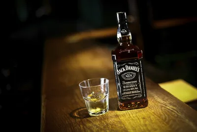 Подарок мужчине в коробке сердце с Jack Daniel's - AL-2050516 |❤️ Подарки  со жвачками Love is и киндерами anilini.com.ua