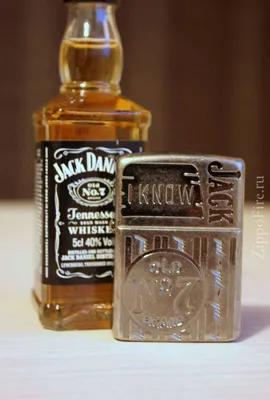 Октябрь 2022 украина кривой рог бутылка виски jack daniels на черном фоне |  Премиум Фото
