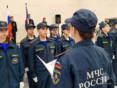 Ученики кадетского класса МЧС приняли присягу в Серове | Новости |  СеровГлобус.ру