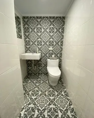 Отзыв: интерьер туалета в камне под мрамор с белыми прожилками
