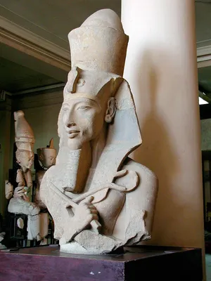 Каирский музей прекрасен своей колхозностью и винтажностью. Тесный, людный  как московское метро в час пик, экспонаты навалены как в… | Instagram