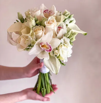 Букет свадебный с каллами для невесты купить по цене 4000.00 руб. с  доставкой по Туле – интернет-магазин «Расцветочка»