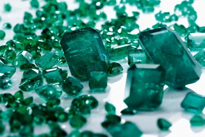 Зелёные камни в ювелирных украшениях | Ювелирный дом Maxim Demidov