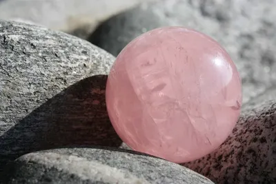 Шпилька с камнем розового цвета