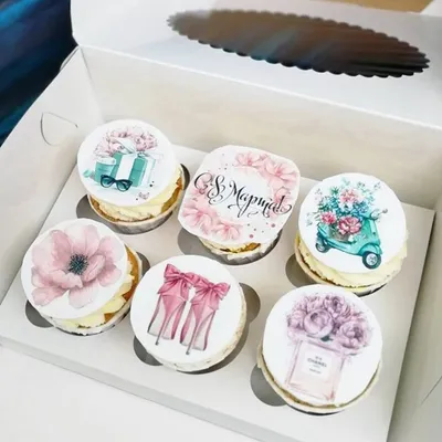 Торты на заказ в Instagram: «Мамы они как пуговки,на них все держится💜  Творожные капкейки с кокосовой начинкой.…» | Капкейки, Торт на день  рождения, Торт