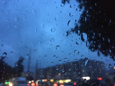 Капли дождя на стекле - Фото в хорошем качестве, скачать бесплатно