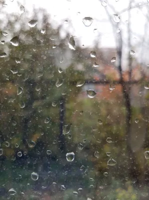 Фото дождевых капелек на стекле - Виды с разных ракурсов