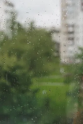 Капли дождя на стекле - Виды, изменяющиеся в зависимости от освещения