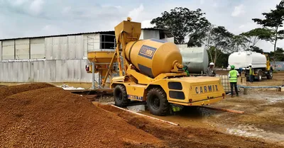 Carmix Metalgalante - What's the difference between CARMIX 25FX and 45FX?  LOADING SHOVEL SELF ARTICULATED: Load 400 liters 🆚 600 liters CONCRETE  OUTPUT: 2,5 m3 🆚 4,5 m3 per batch GREAT MANOUVRABILITY