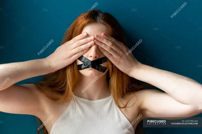 Картинка девушка с заклеенным ртом фотографии