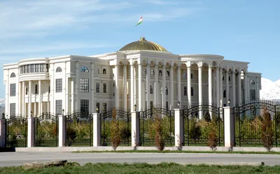 Главные достопримечательности Таджикистана: Площадь государственного флага  в Душанбе