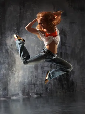 Картинка танцующая девушка фотографии