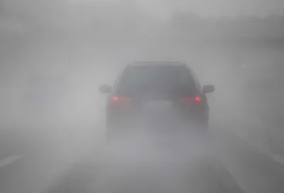 Невероятный густой туман накрыл Москву: свидетели опубликовали фото и видео  явления | РБК Life