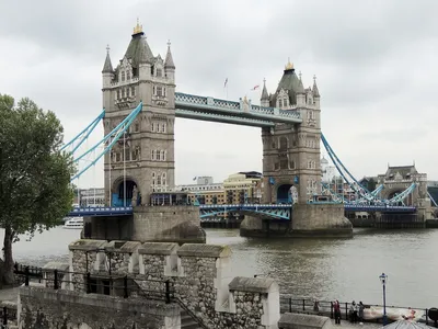 Обои на рабочий стол Туристы ходят по улицам Лондона, Англия / London,  England, обои для рабочего стола, скачать обои, обои бесплатно