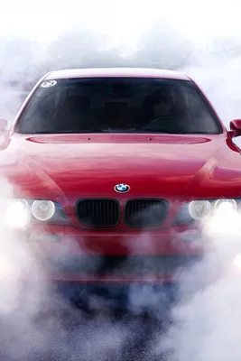 Обои BMW M5 на телефон iPhone 8