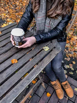 Картинки девушка осень кофе