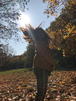 Фото Осень Девушка Со Спины Брюнетка Каре – Telegraph