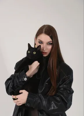 Фотосессия с черной кошкой | Стиль, Фотосессия, Куртка