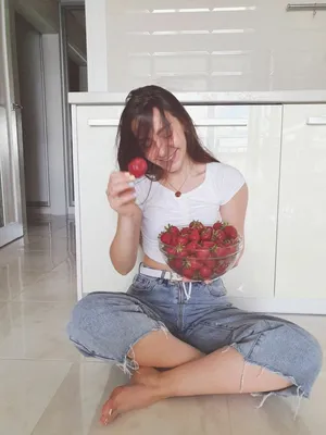 Strawberry girl🍓 | Идеи для фото, Стильные наряды, Фотосессия