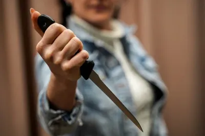В Каменске женщина напала с ножом на собутыльника -  Общественно-политическая газета \"Труд\"