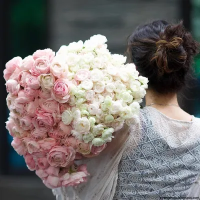 Скачать обои цветы, спина, девушка, тюльпаны, платье разрешение 1024x1024  #146888