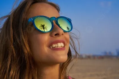 Фотосессия девушки в солнечных очках | Fashion, Glasses, Sunglasses